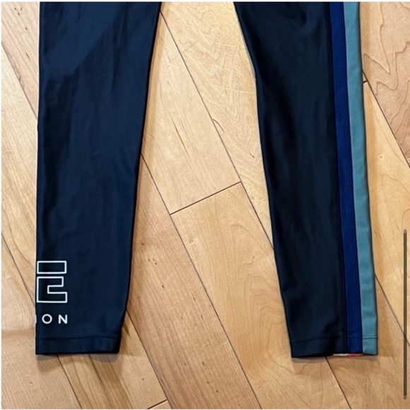 PE NATION Flight Series Legging Black 7/8 length midrise sculpted panels - Picture 6 of 7